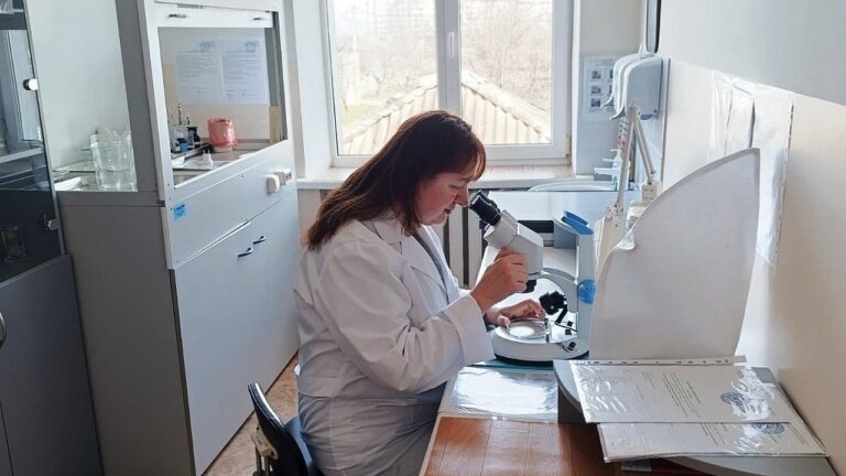 У Миколаєві подружжя понад пів року шукало причину висипу і свербежу через постільних клопів