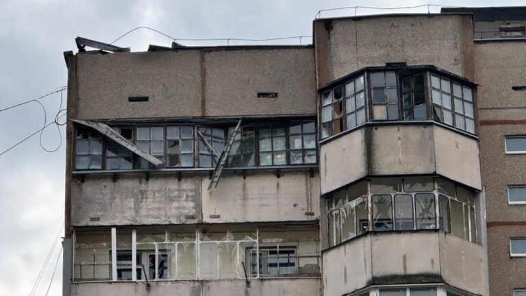 На Херсонщині через обстріли поранено вісьмох людей, пошкоджено будинки та лікарню