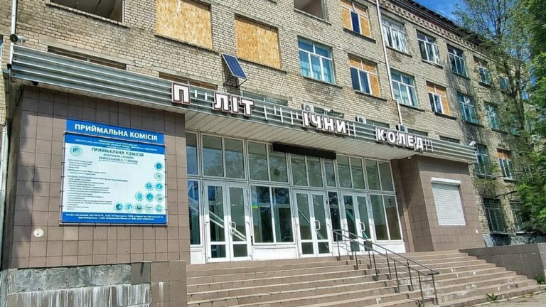 Суд арештував майно підрядника у справі про ремонт гуртожитку в Херсоні