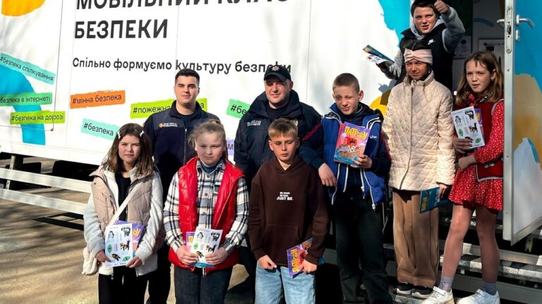 Правоохоронці навчили ліцеїстів безпечній поведінці у Первомайському районі