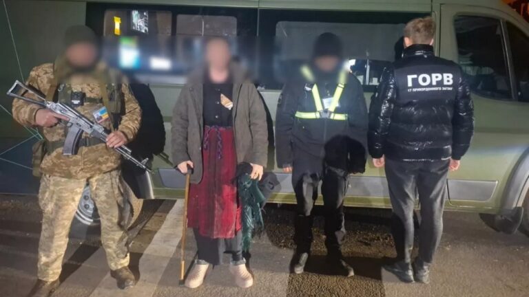 На Одещині чоловік намагався виїхати до Молдови, перевдягнувшись у жінку