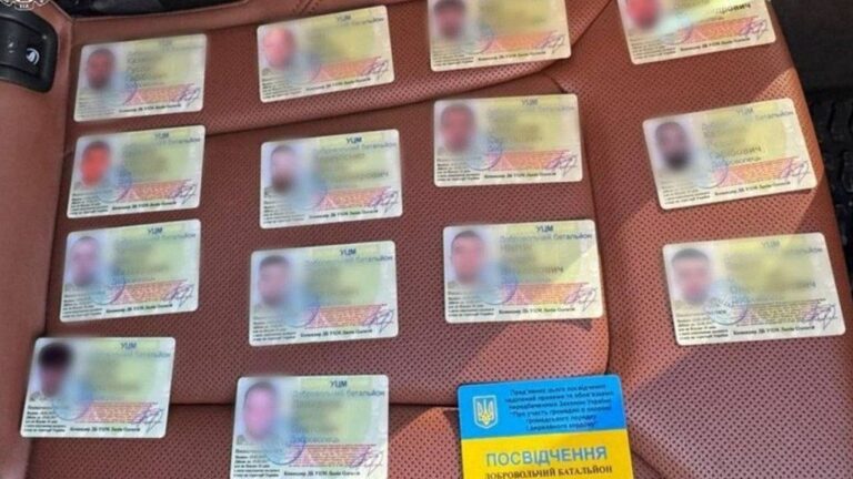 Щомісяця заробляли до 30 млн грн на ухилянтах: в Одесі викрили злочинну групу під виглядом ГО