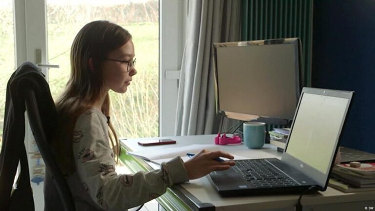 Окупанти змушують батьків на лівобережжі Херсонщини відмовлятися від української онлайн-освіти