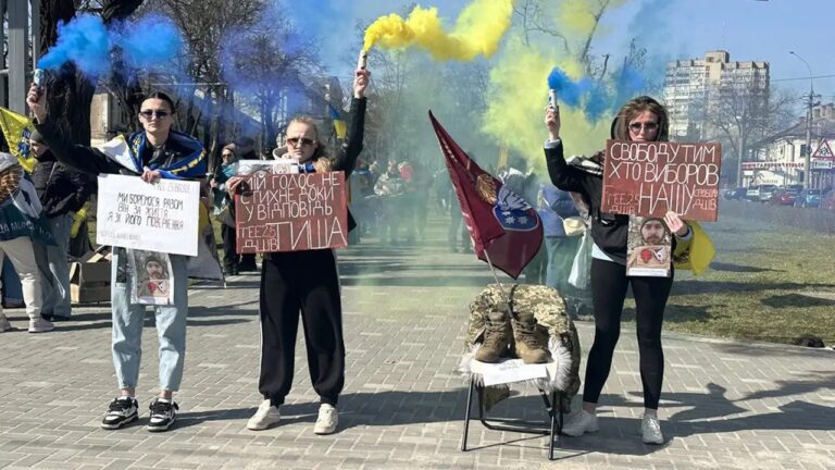 У Миколаєві відбулася акція на підтримку військовополонених і зниклих безвісти захисників