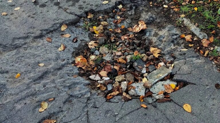 Назва: Обстріли на Херсонщині пошкодили адмінбудівлю та інфраструктуру