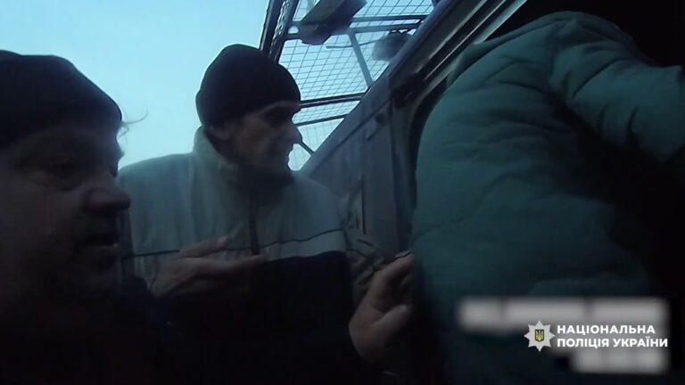 На Херсонщині поліція евакуювала п’ятьох мешканців із зруйнованого села