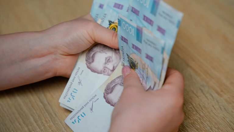 Поліцейський на Вознесенщині попередив жителів про шахрайські схеми