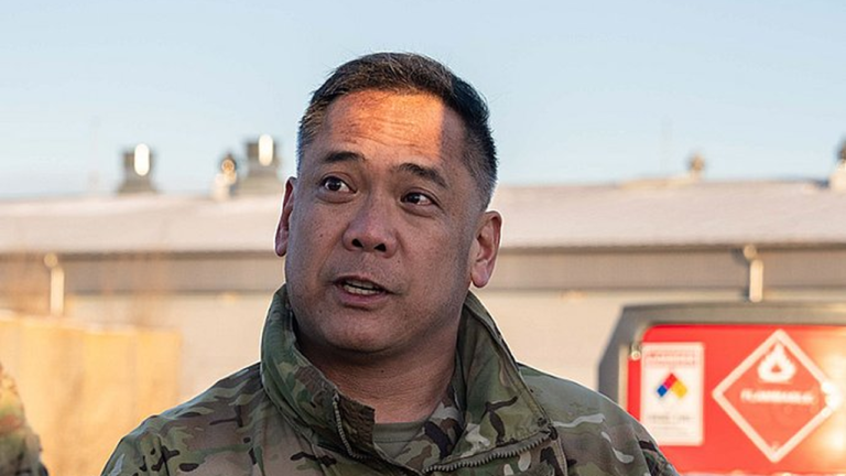 Американський генерал у Києві втратив секретні документи після інциденту з алкоголем