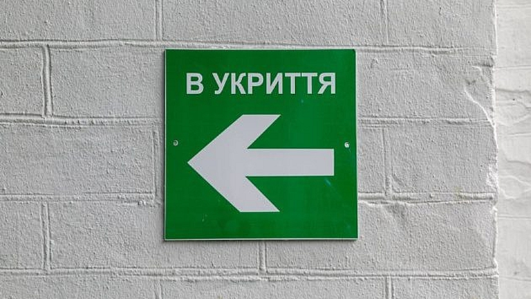 У Миколаєві лікарня понад пів року залишалася без укриття через затримку ремонту