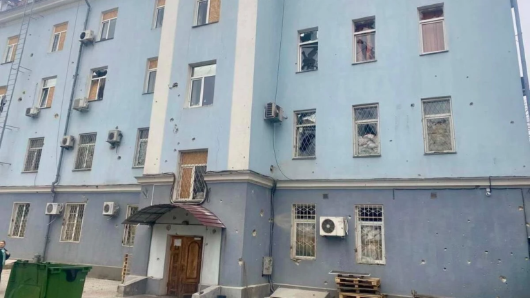 У Херсоні російський обстріл пошкодив будівлю податкової