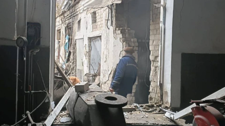 Російські війська атакували комунальне підприємство в Херсоні з безпілотника