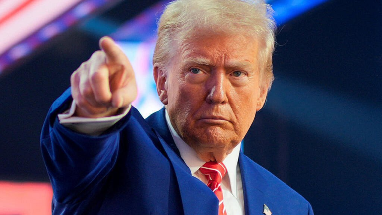 Трамп заявив що переговори щодо України тривають попри ситуацію з Іраном