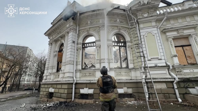 Російський обстріл знищив історичну будівлю у Херсоні