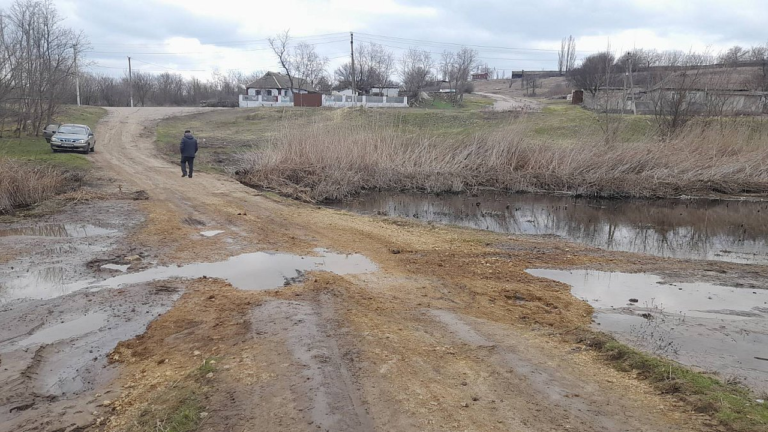 Розлив невідомої речовини в річку Гнилий Єланець у Миколаївській області
