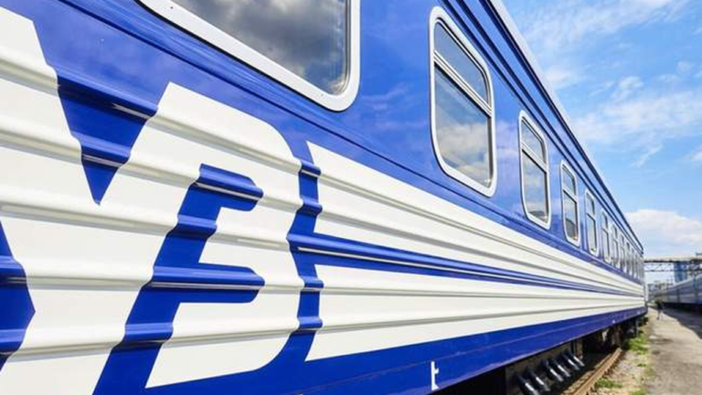 Провідниця загинула під час евакуації пасажирів через атаку дронів