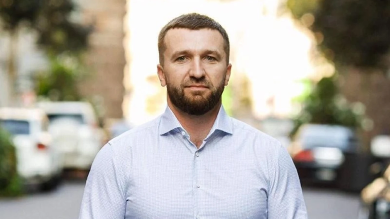 Депутат Володимир Іванов задекларував значну зарплату та мотоцикл