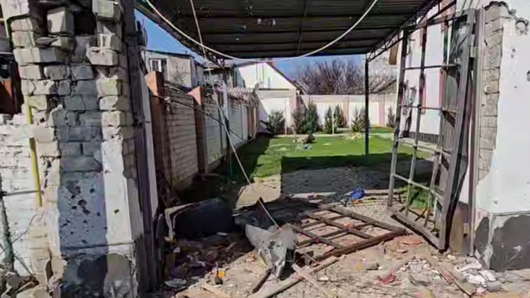 У Херсоні російський удар пошкодив житловий будинок: є поранений