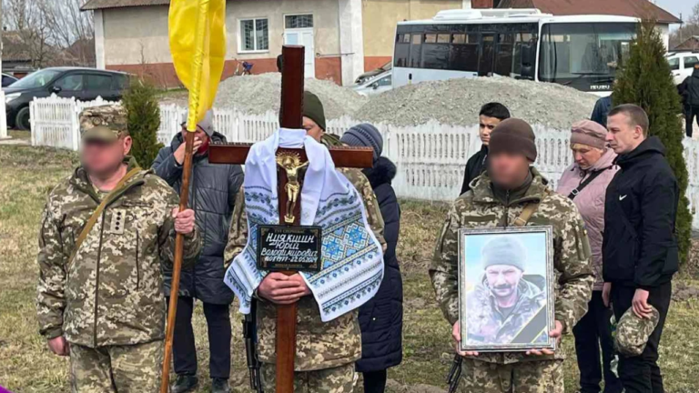 У Хмельницькій області попрощалися із військовим який понад два роки вважався зниклим