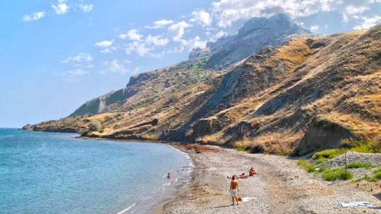 Реконструкція набережної в Коктебелі обмежила доступ до пляжів