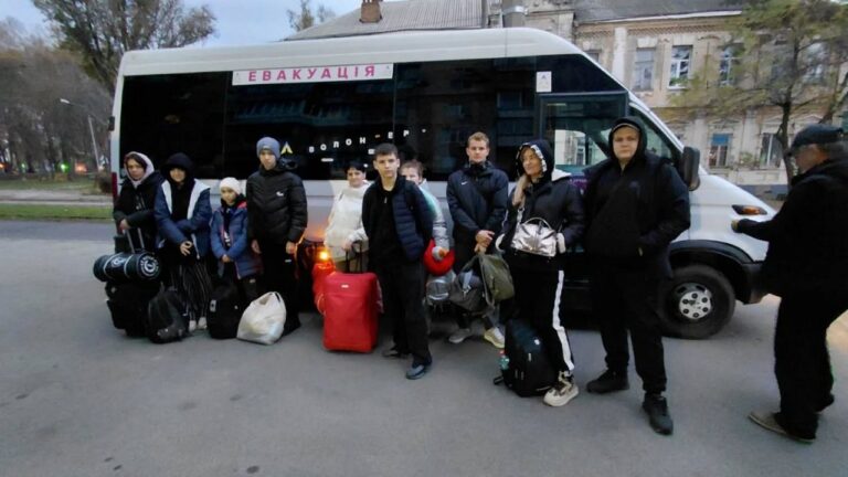Евакуація із Запорізької області триває, але темпи не зростають