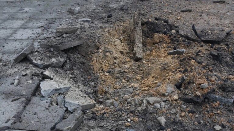 Російська атака на Херсон: серед постраждалих є підліток