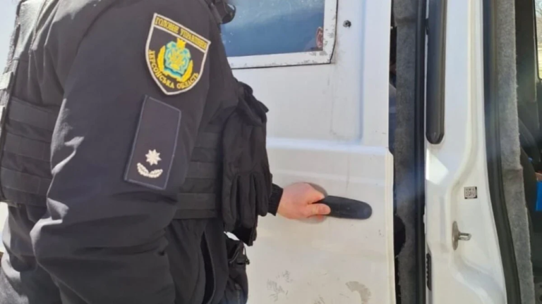 Поліція евакуювала жінку з серцевим нападом під обстрілами на Херсонщині