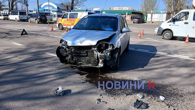 Дві аварії на Богоявленському проспекті в Миколаєві спричинили затори