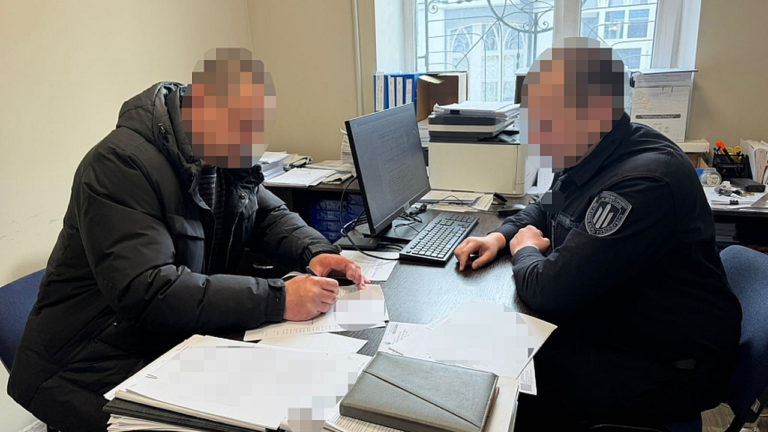 На Миколаївщині затримали посадовців за сприяння ухиленню від мобілізації