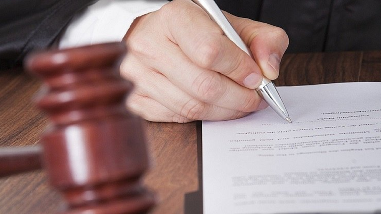 У Миколаєві суд обрав запобіжний захід для підозрюваного у крадіжці телефону
