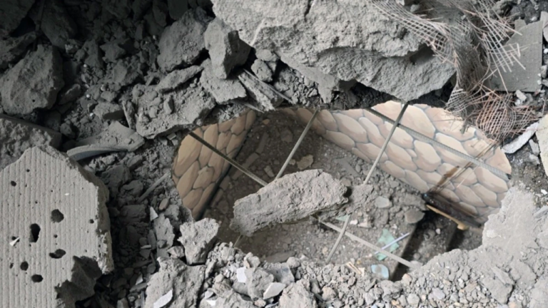 Російські війська атакували навчальний заклад у Херсоні: загинула жінка