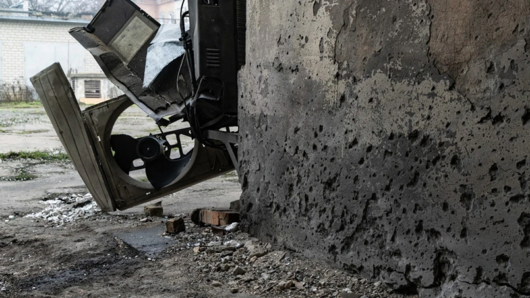 Частина Корабельного району Херсона залишилася без електрики через обстріли