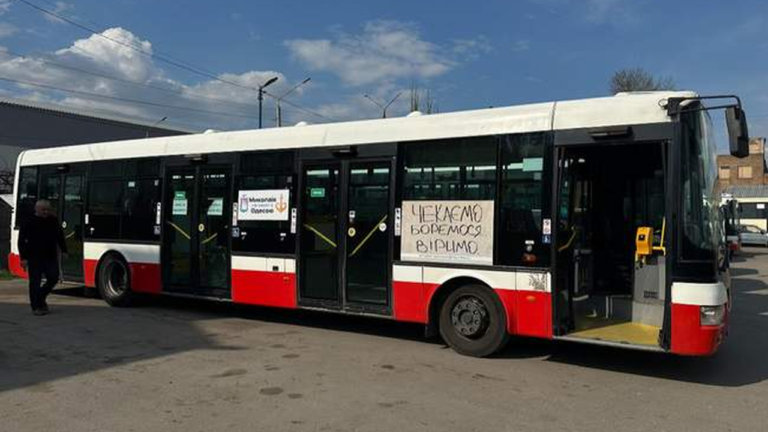 Автобуси з Одеси повернулися до Миколаєва після допомоги під час блекауту