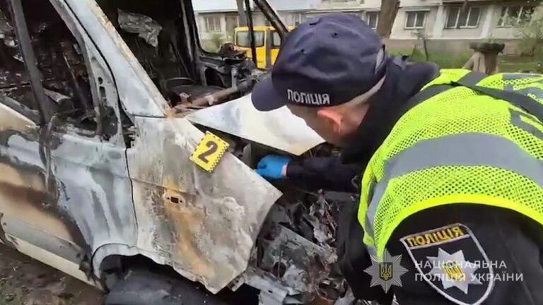 В Одесі хлопець підпалив мікроавтобус за гроші