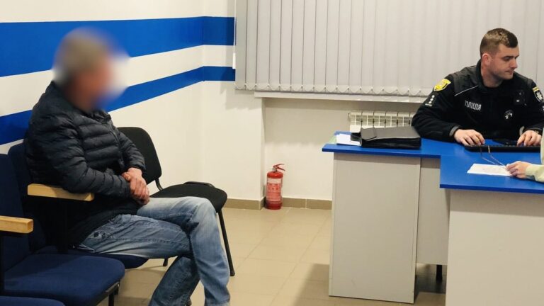 П’яний батько зі зброєю влаштував скандал у школі на Одещині