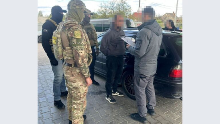 У Запоріжжі викрили “сервіс” втечі для військових
