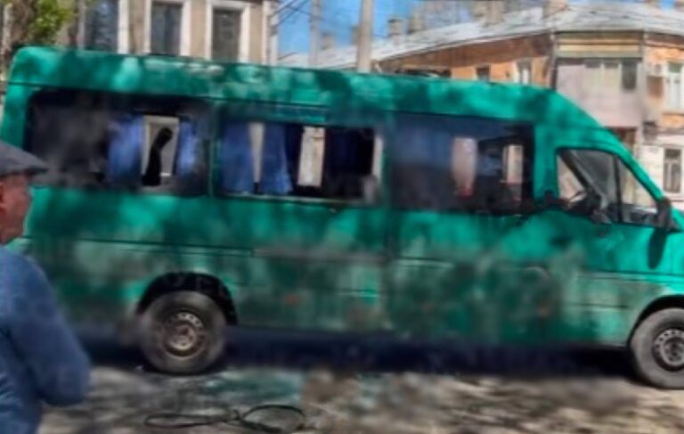 В Одесі жінки розгромили автобус ТЦК і допомогли мобілізованим втекти