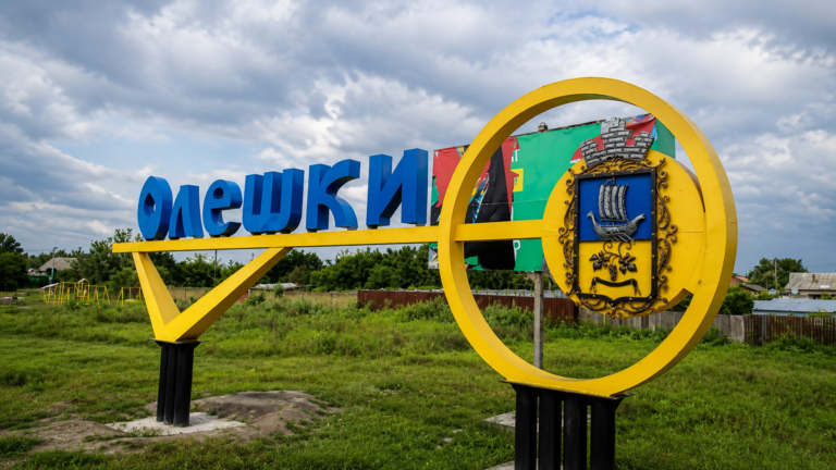 В окупованих Олешках люди виживають без води та світла: що розповіла координаторка евакуації