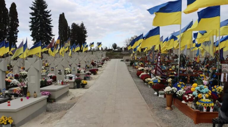 На кладовищі в Запоріжжі виділили нові ділянки для поховання військових ЗСУ