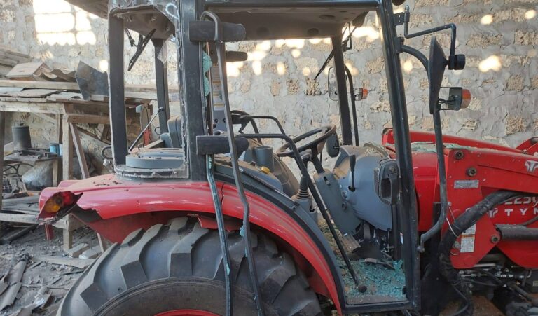 На Херсонщині російські війська знищують українську комунальну техніку