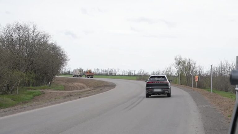 Росіяни на ТОТ Херсонщини відзвітували про ремонт траси М-17 “Херсон – Крим”