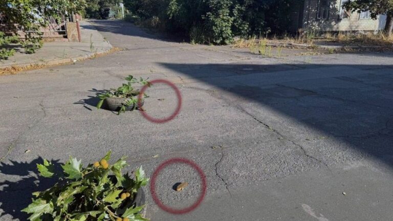 У центрі Херсона помітили небезпечні предмети після скидів з дронів
