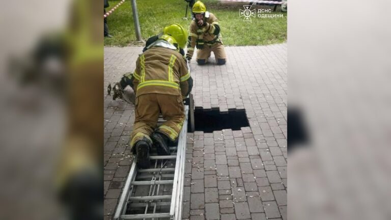 У центрі Одеси дитина провалилася під землю через обвал покриття