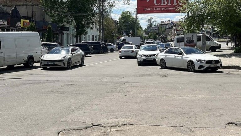 У Миколаєві водіям загрожує штраф за “чергу до McDrive”