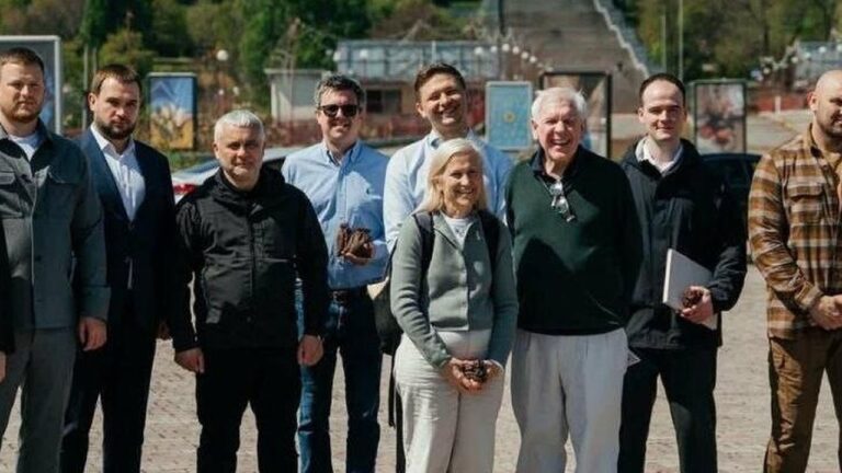 Делегація зі США відвідала Одеський порт після російських атак
