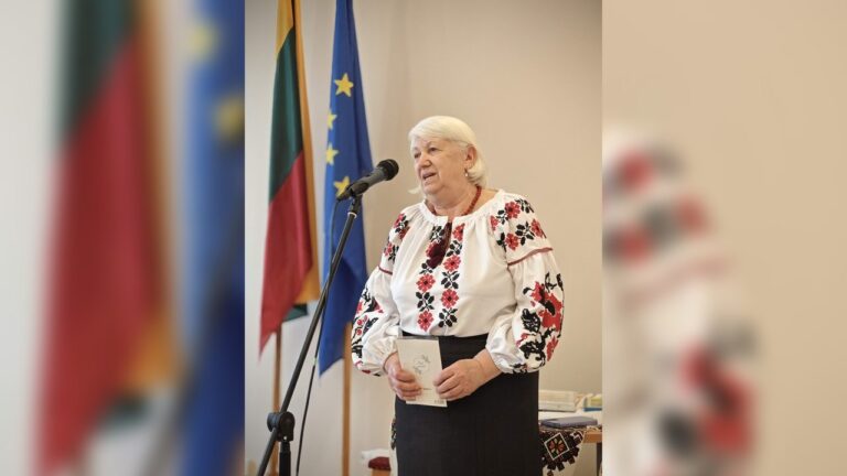 Майстриня з Нової Каховки представила вишиті роботи у Литві