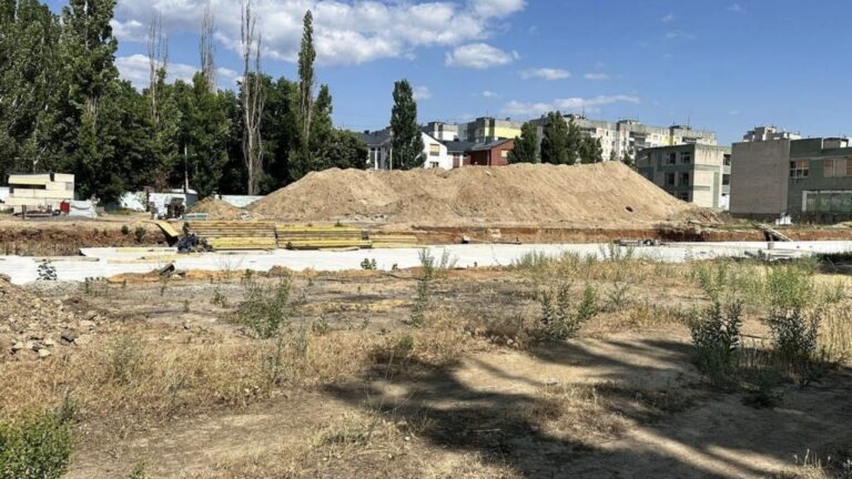 Розслідують можливу розтрату коштів на шкільне укриття у Херсоні