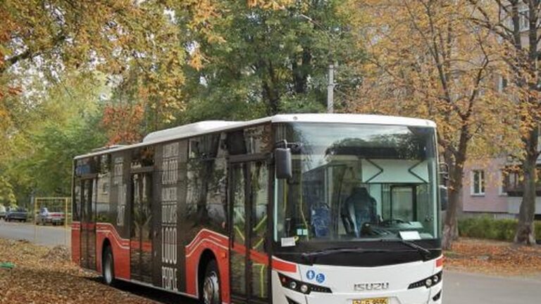 У Миколаєві на маршрути вивели 10 нових автобусів ISUZU