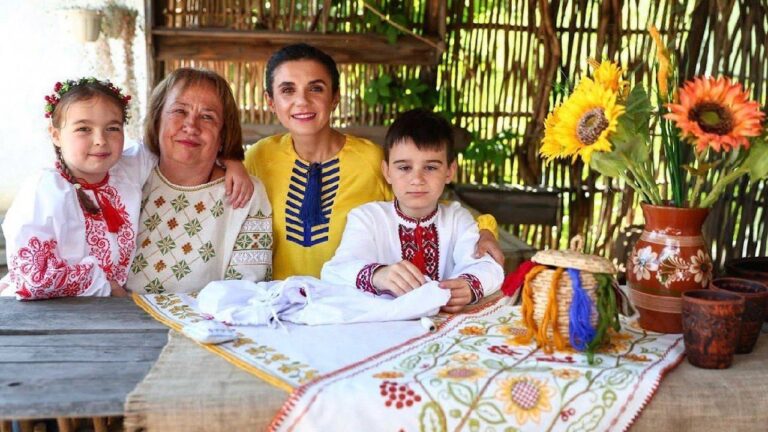 У Запоріжжі розповіли історію десятирічного Ігната, який займається українською вишивкою
