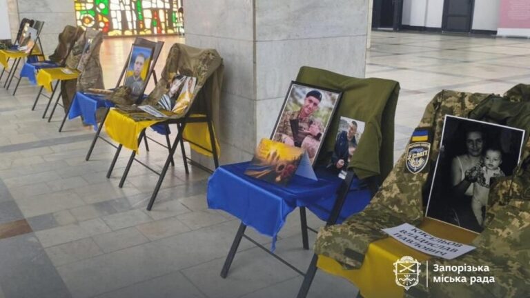 До Дня Героїв у Запоріжжі провели вечір пам’яті для родин загиблих воїнів