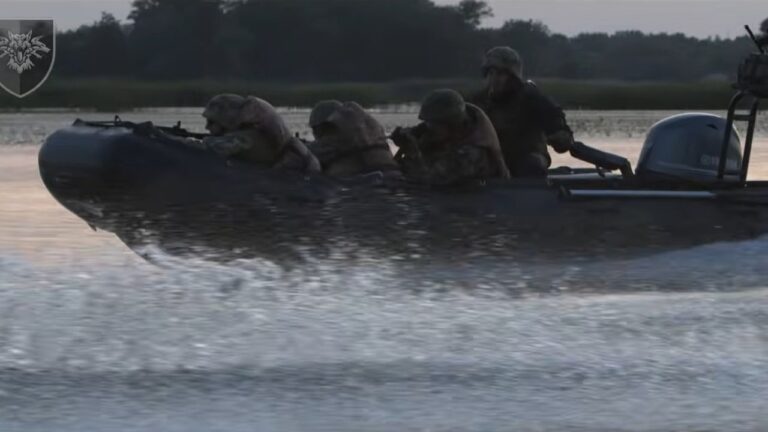 Українські морпіхи створили фільм про оборонців Маріуполя